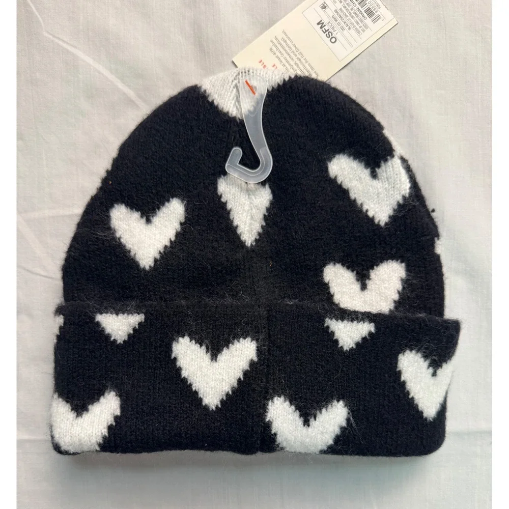 Cat & Jack Girls Black White Heart Knit Beanie Hat OSFM New